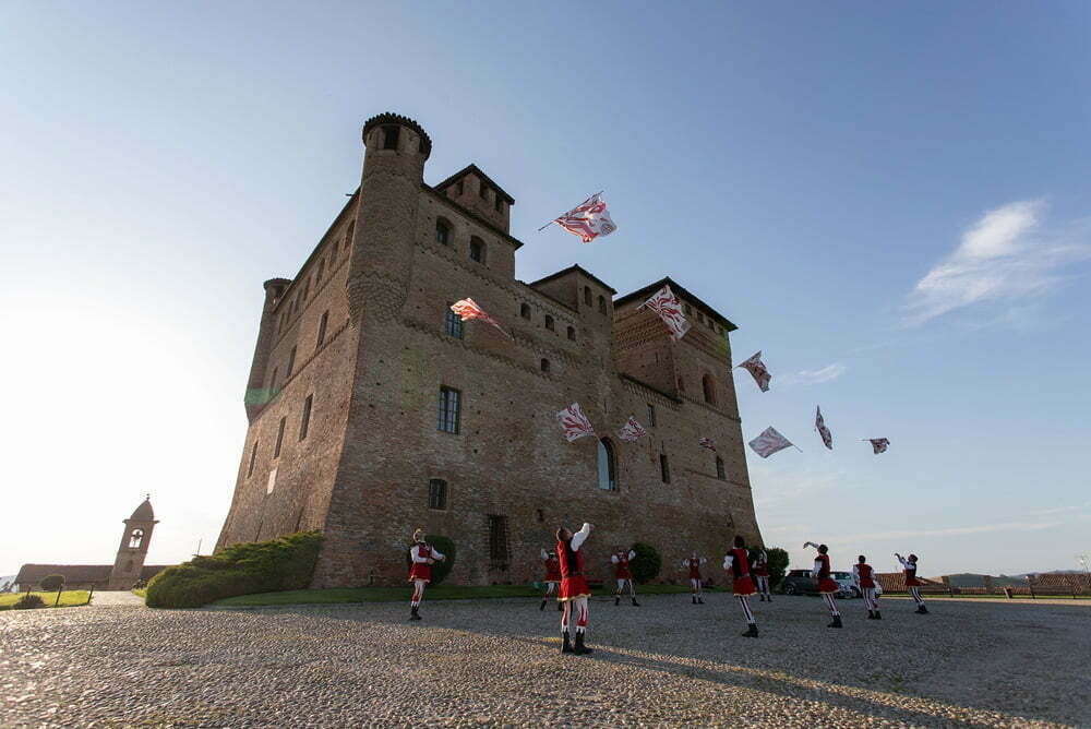 Sbandieratori-Grinzane-Cavour Sbandieratori-Grinzane-Cavour